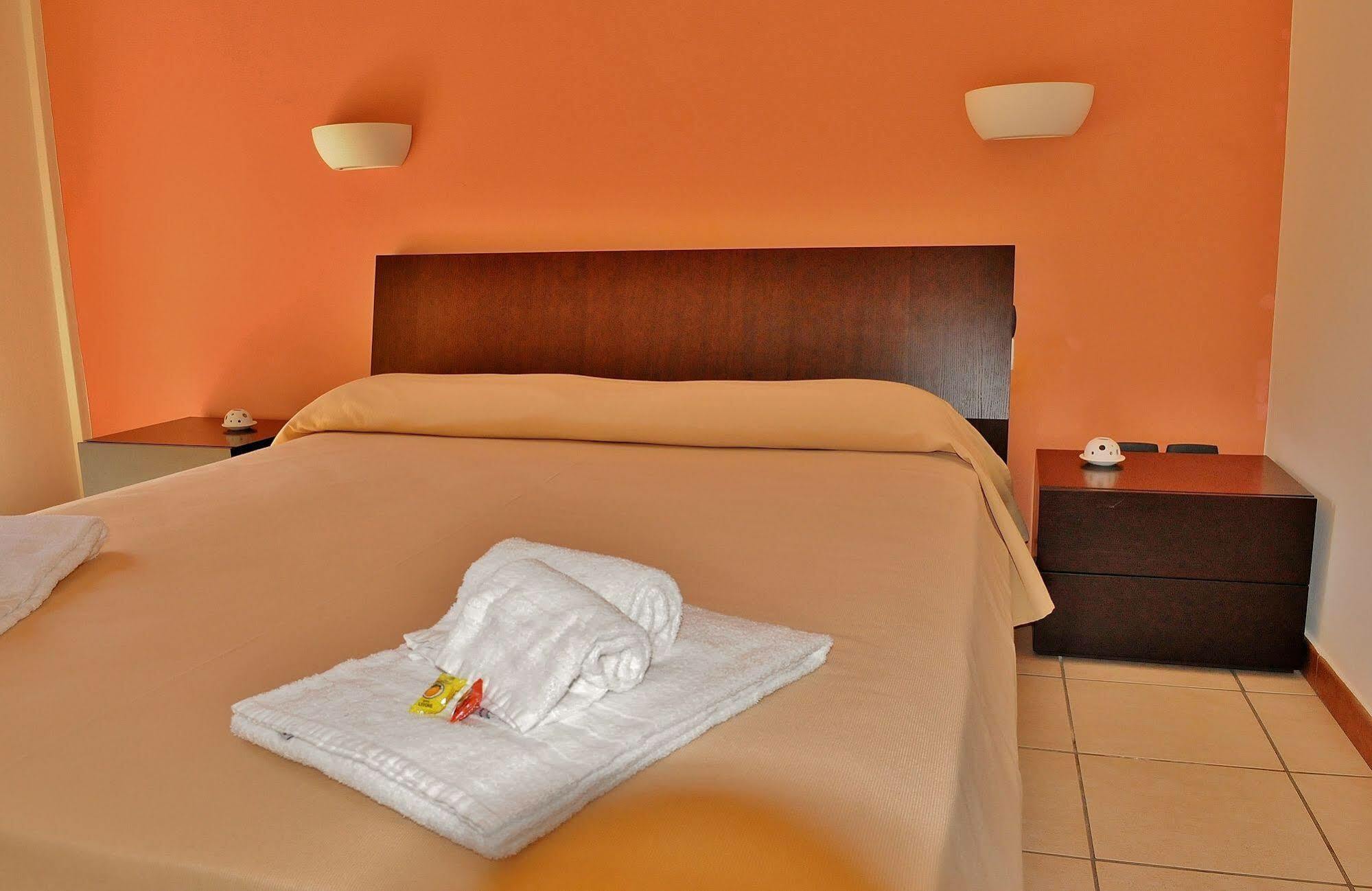 Hotel Rasula Alta Gravina di Catania Eksteriør billede